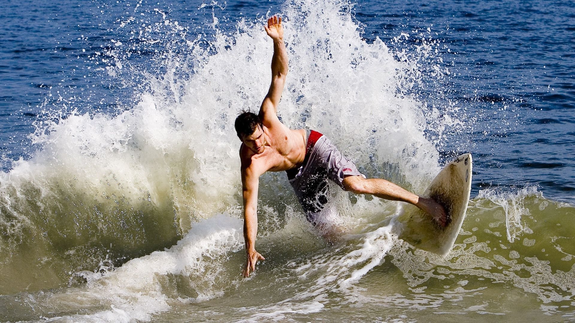 体育新闻中心深化体育传媒与科技企业合作，体育赛事新媒体传播