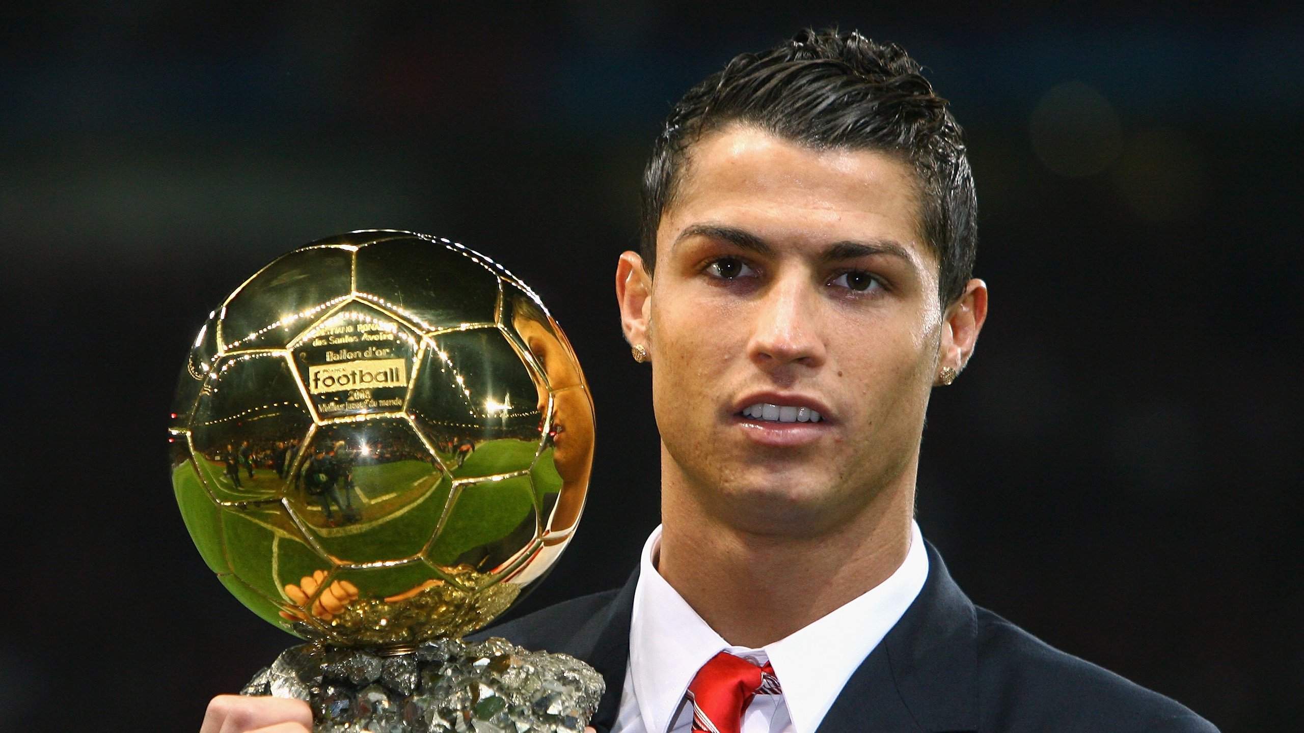 C罗辟谣身家传闻,称早已超10亿美元。,c罗辟谣身家传闻,称早已超10亿美元是真的吗